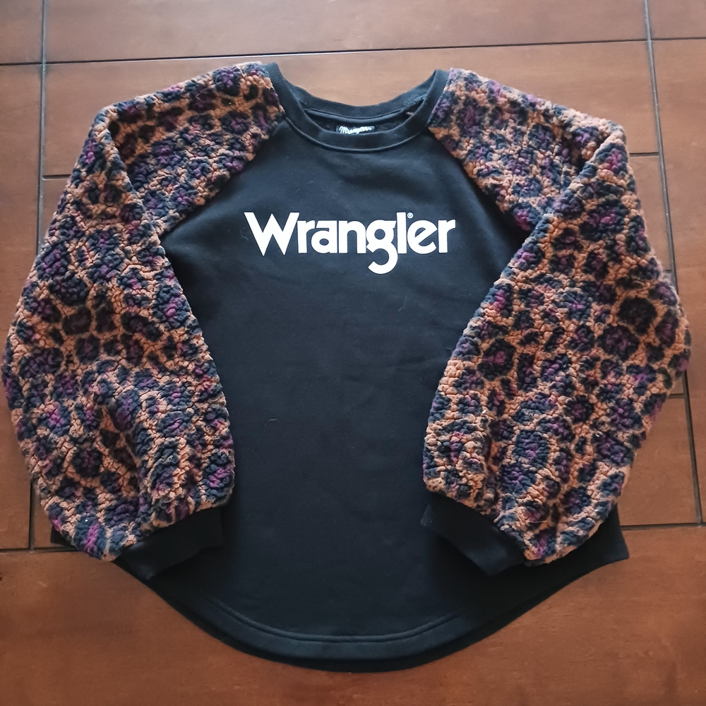 Wrangler Retro Black Sweatshirt with Sherpa Leopard Print Sleeves